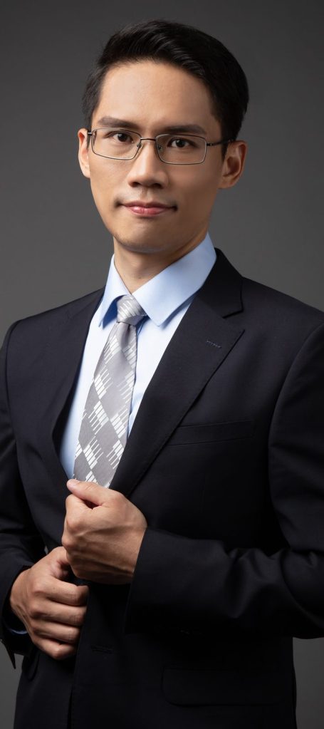 第二位家族辦公室團隊成員正式形象照